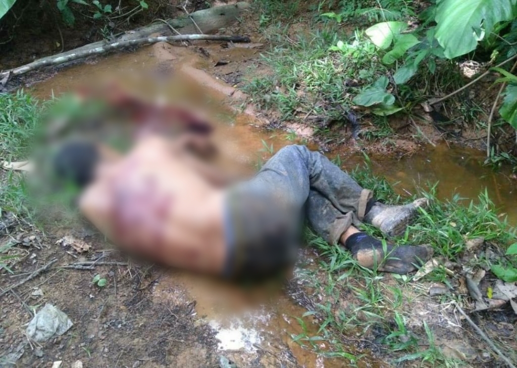 Homem é encontrado morto com 17 facadas às margens de igarapé no Acre