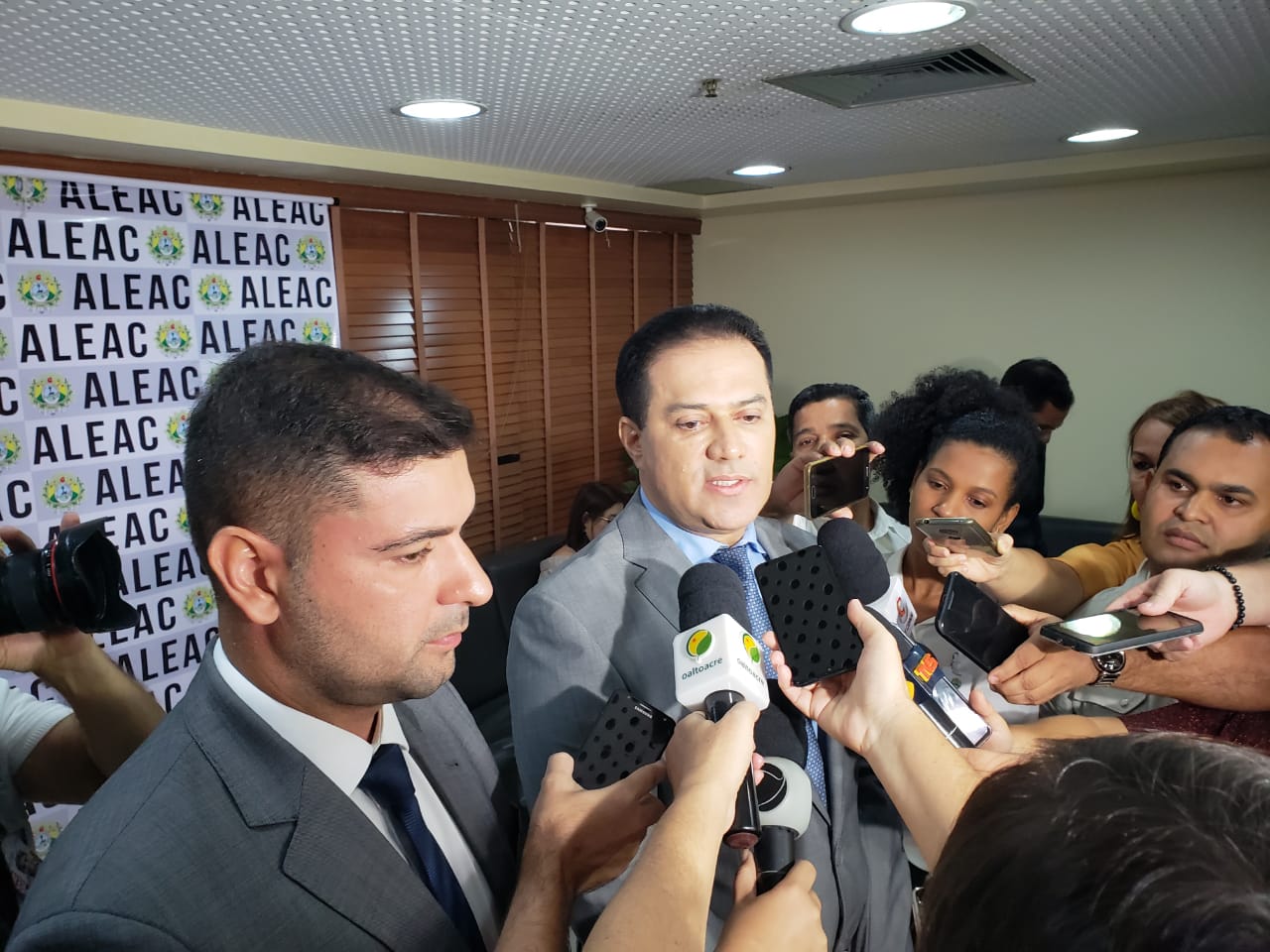 Com Gladson em Brasília, mensagem à Aleac será lida por Ribamar Trindade