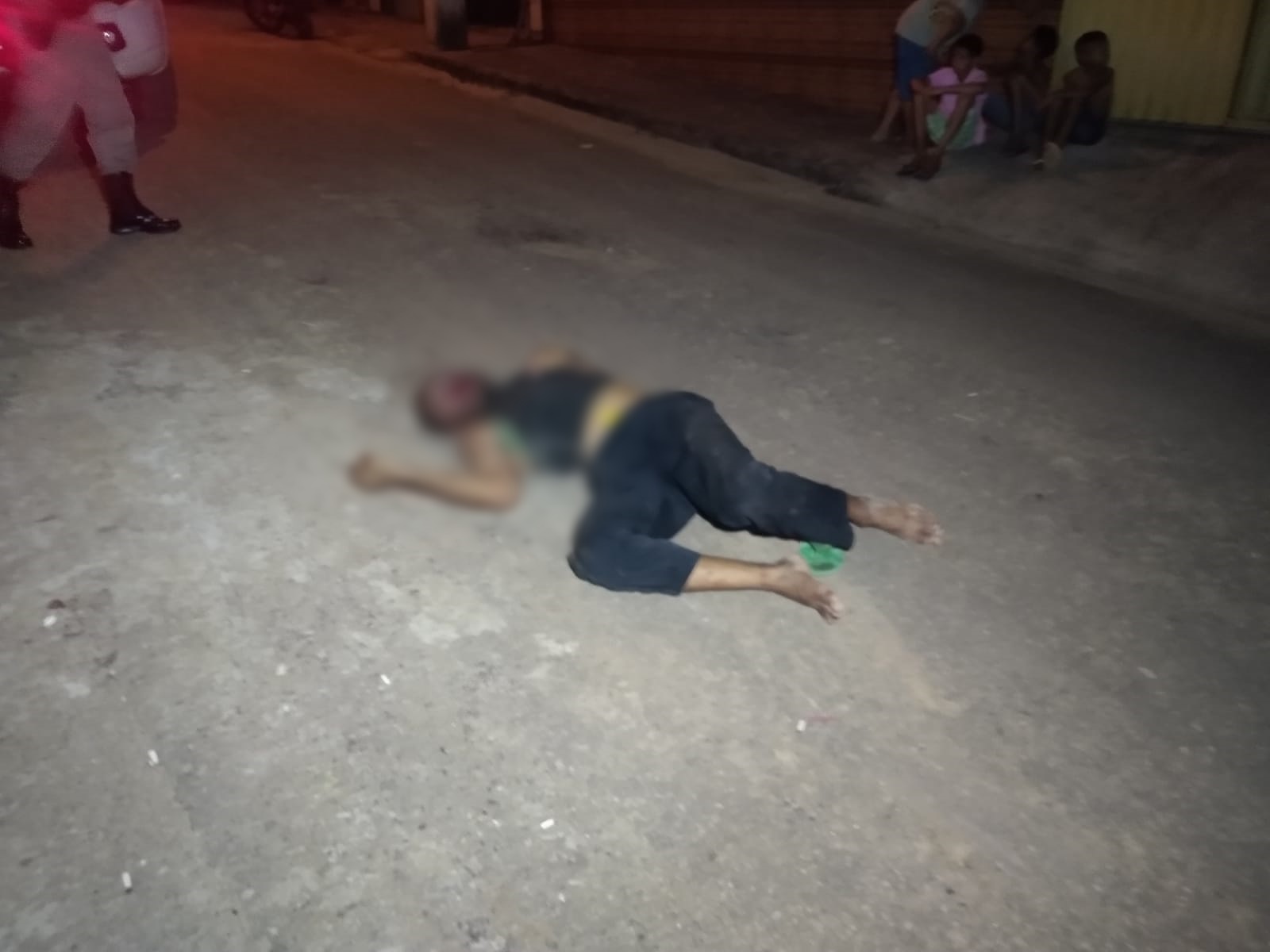 Homem acusado de tentar estuprar garoto de 13 anos é linchado por moradores