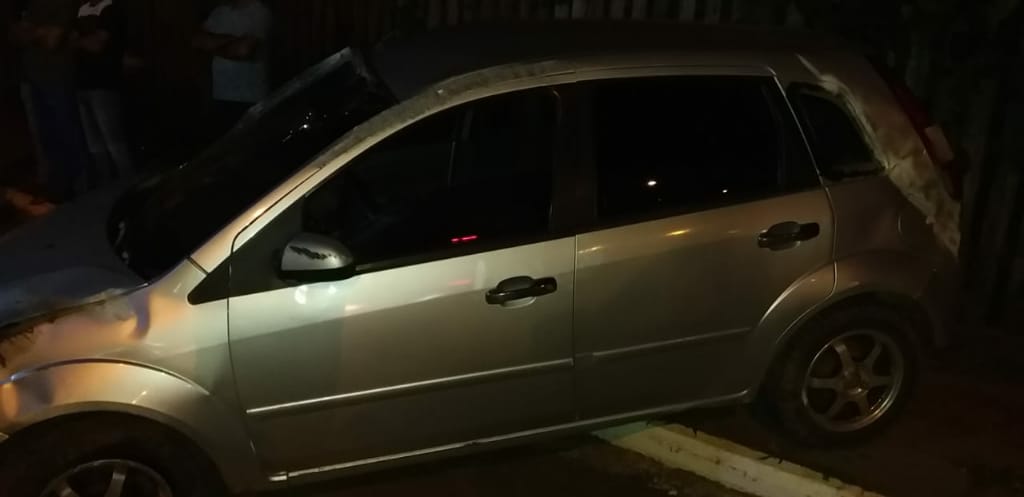 Casal fica ferido após carro capotar em estrada no interior do Acre