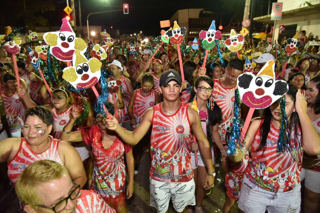 ‘Sapucaí’ acreana recebe desfile de blocos carnavalescos; confira as fotos da festa