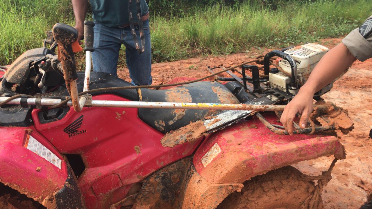Polícia captura assaltantes com arma, quadriciclo roubado e outros pertences