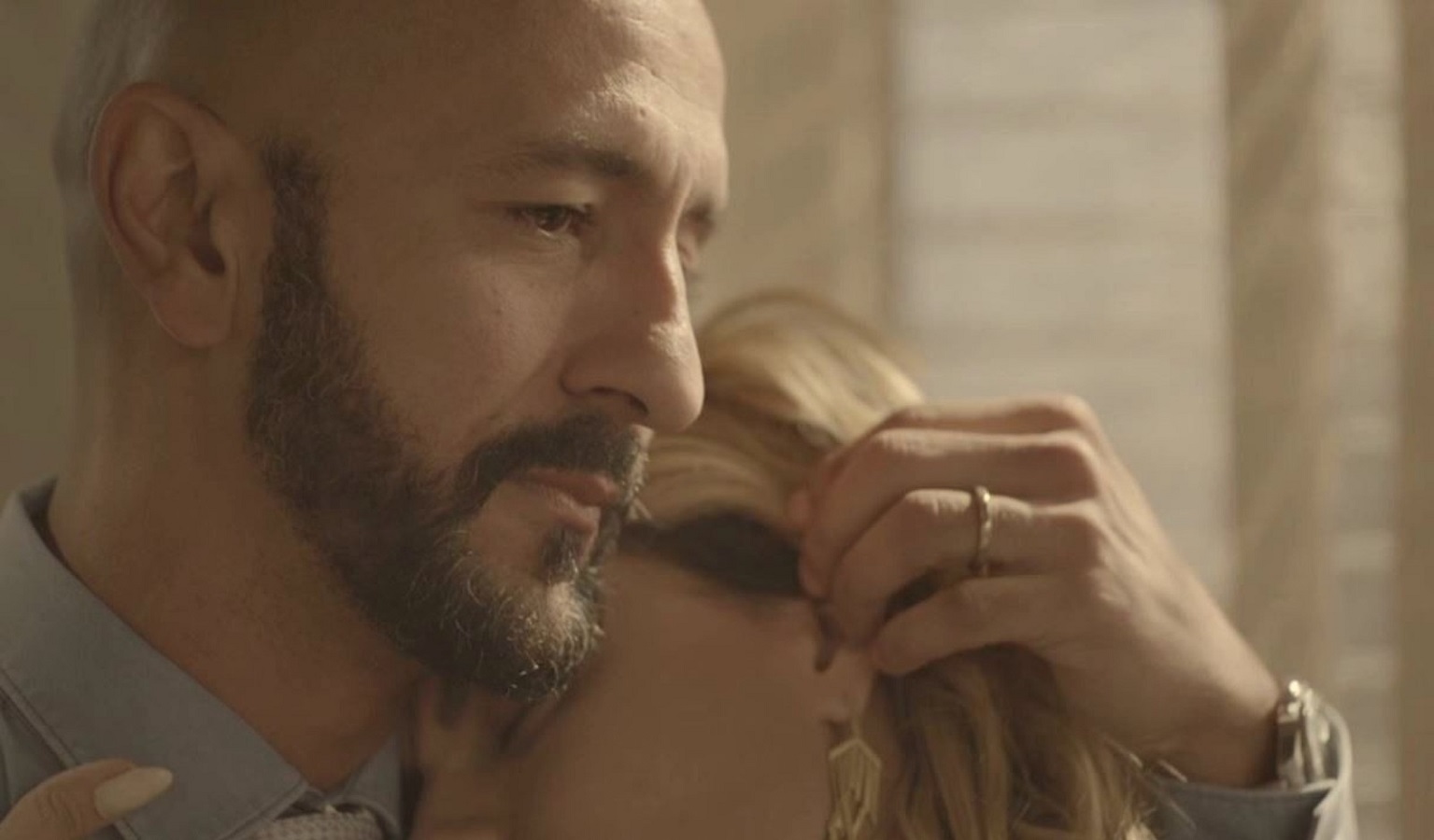 ‘Amor de Mãe’: Após visita inesperada, Álvaro decide matar Estela