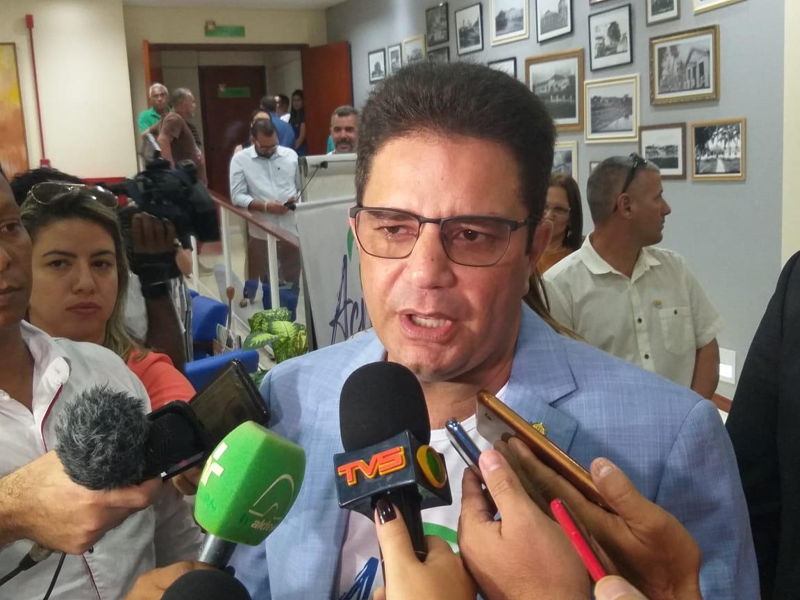 Gladson diz que pensa igual ao governador do Rio de Janeiro em relação à violência