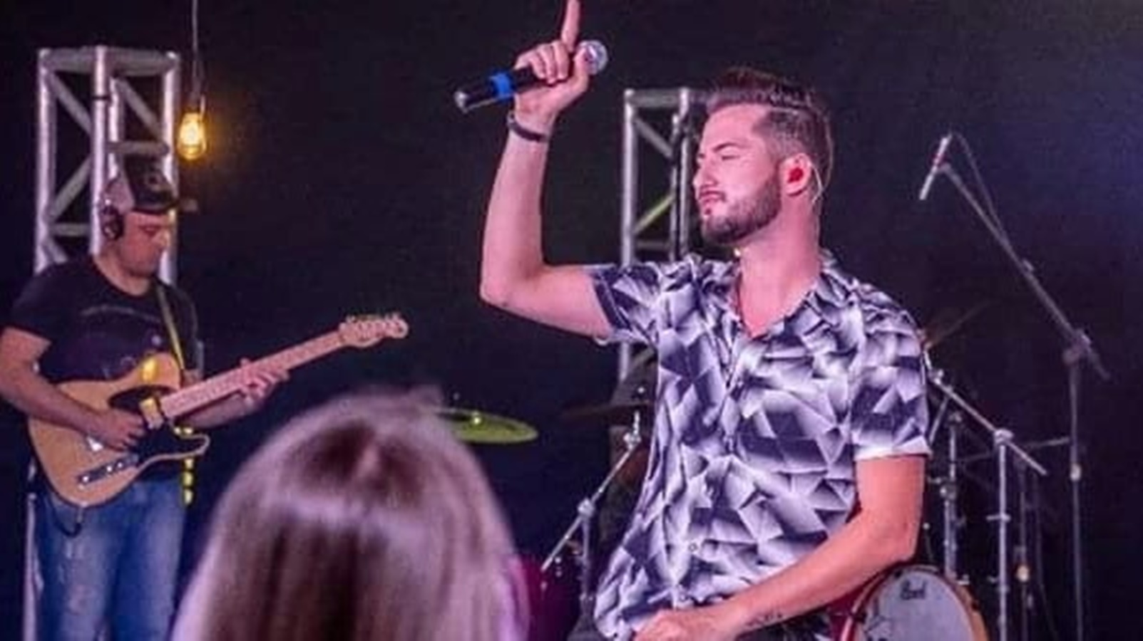 Cantor sertanejo morre após cair no mar em Paraty