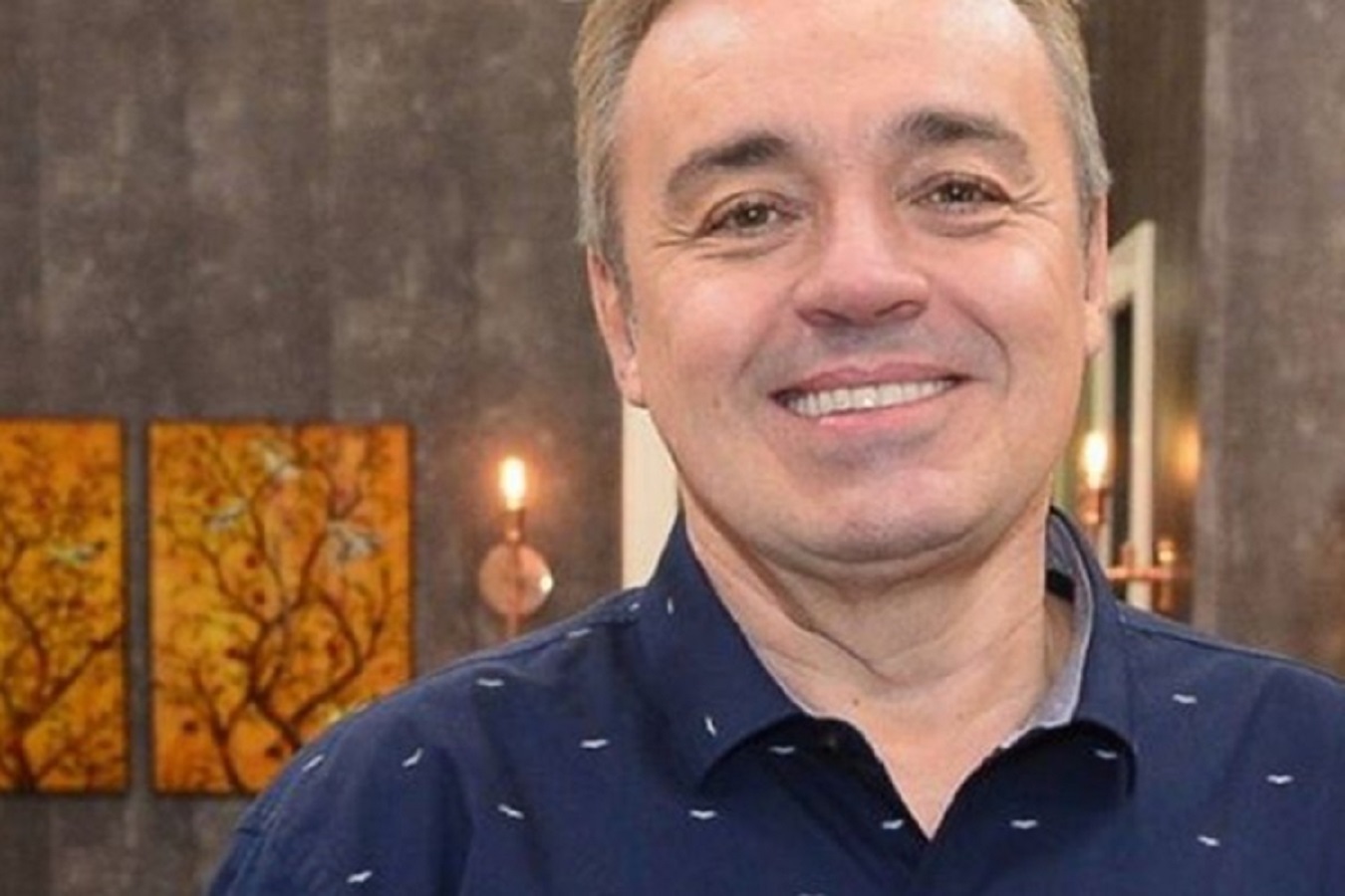 Leo Dias revela fotos do companheiro de Gugu em última viagem