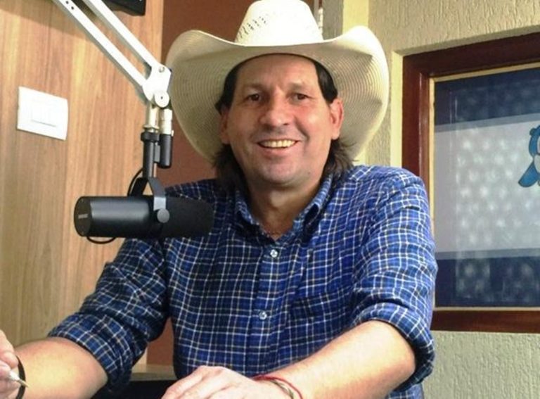 Asa Branca, locutor conhecido como ‘lenda dos rodeios’, morre aos 57 anos