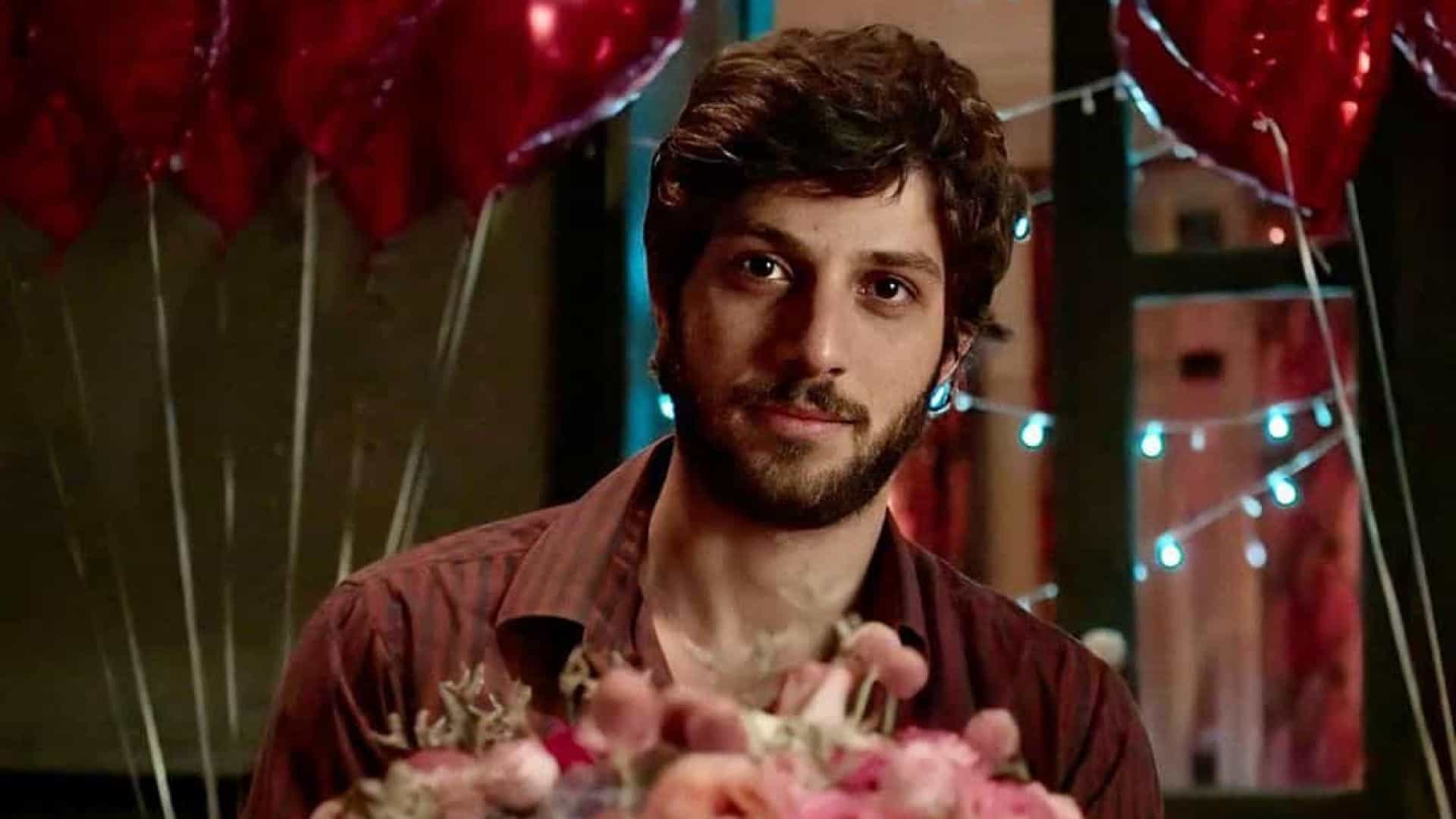 Chay Suede é atacado na internet após suposta traição a Manu Gavassi