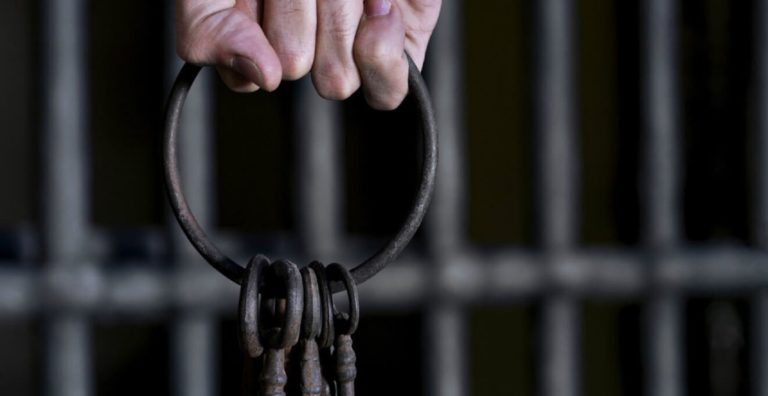 Padrasto é preso por suspeita de abusar da enteada de 12 anos em Manaus