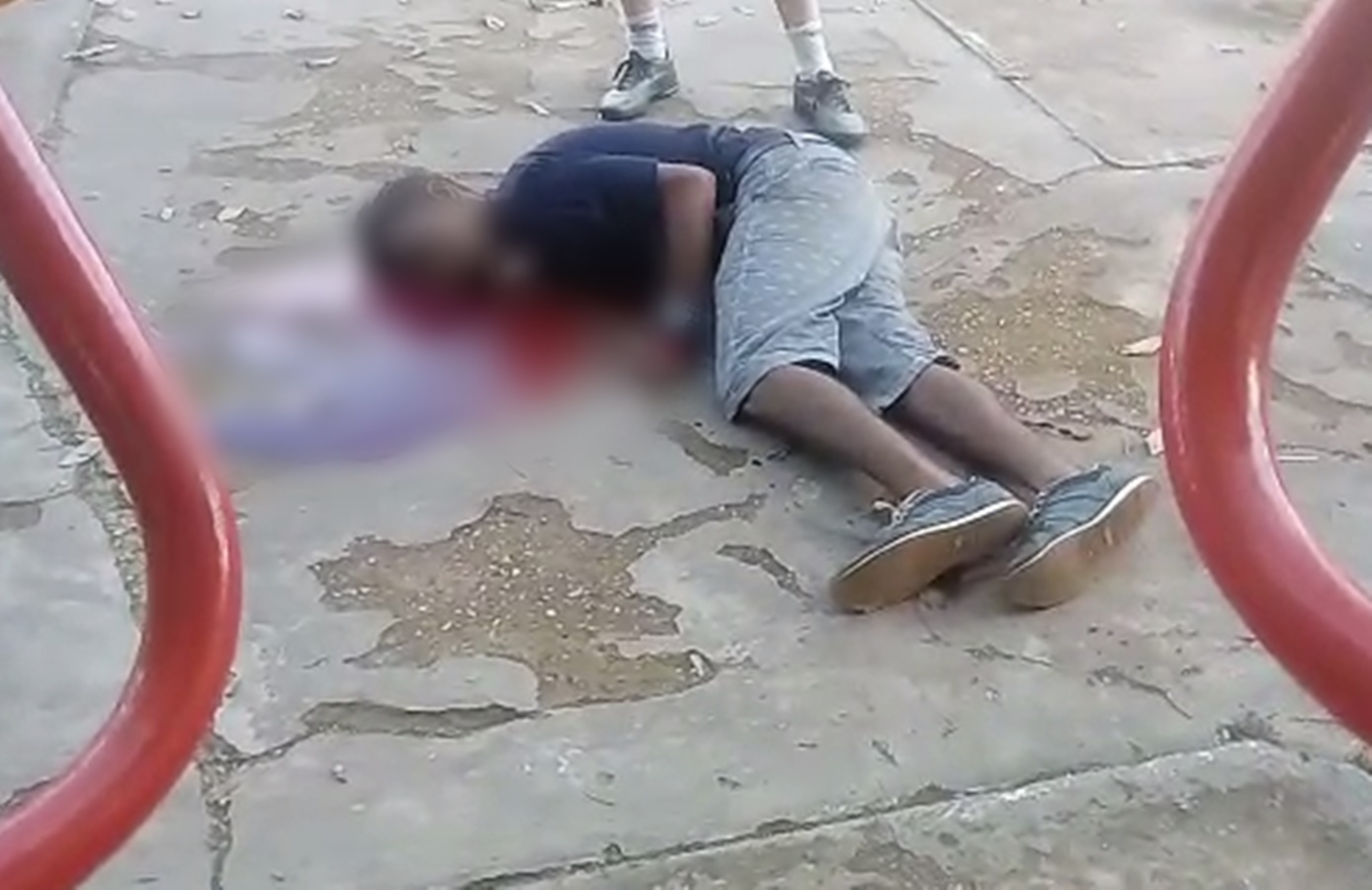 Jovem é morto com 3 tiros na cabeça, na praça do Conjunto Rui Lino