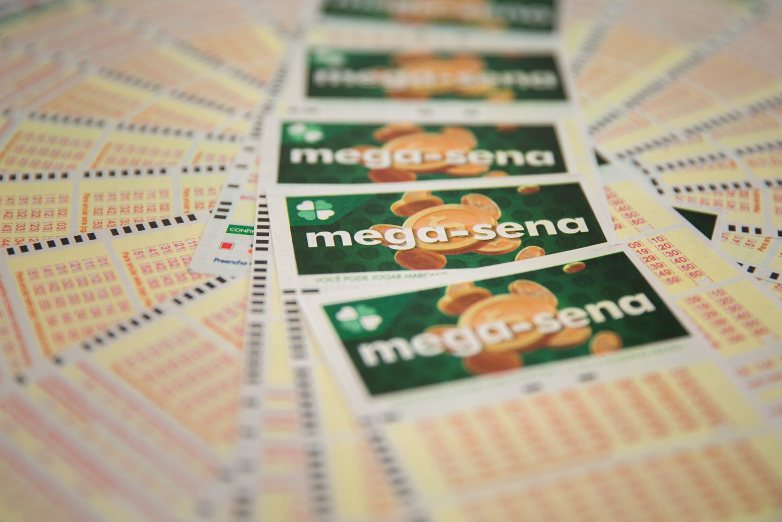 Após recorde de acumulações, Mega-Sena paga 3º maior prêmio da história