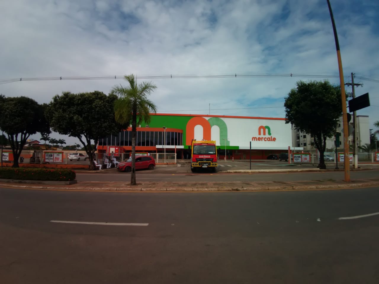Supermercado Mercale tem princípio de incêndio na manhã deste domingo