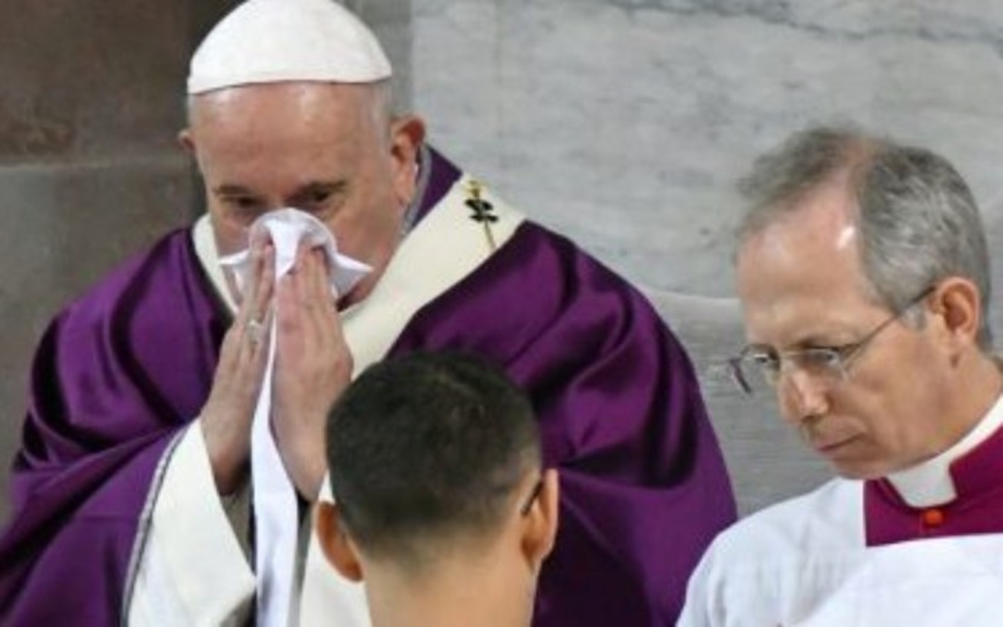 Papa Francisco testou negativo para coronavírus, diz jornal