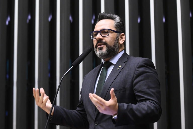 Alan Rick destaca aprovação na CCJ da Câmara do PL de sua autoria que cria o Dia da Fibromialgia