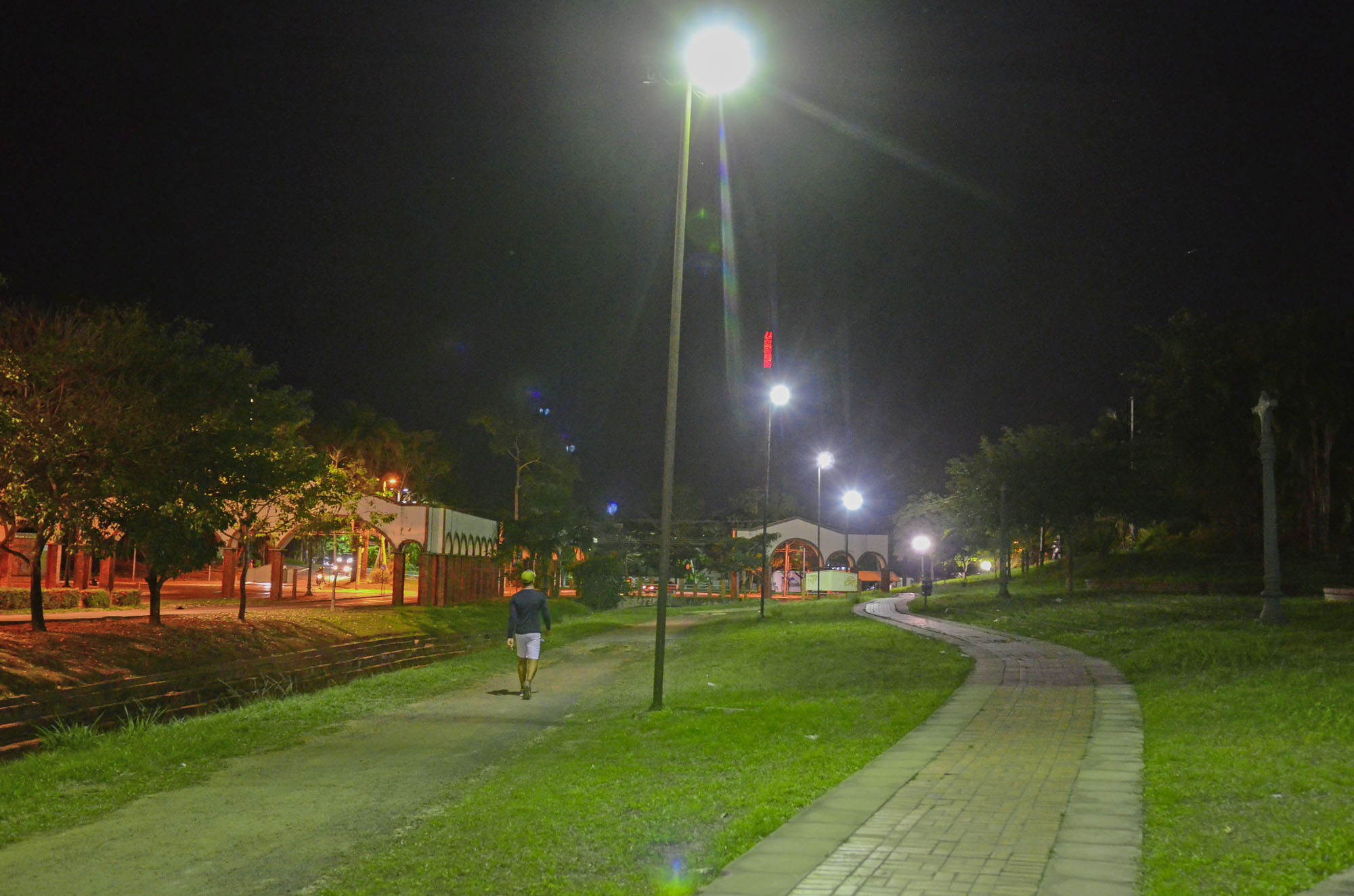 Prefeitura aguarda fim do processo licitatório para iniciar investimento de R$ 48 milhões na iluminação pública