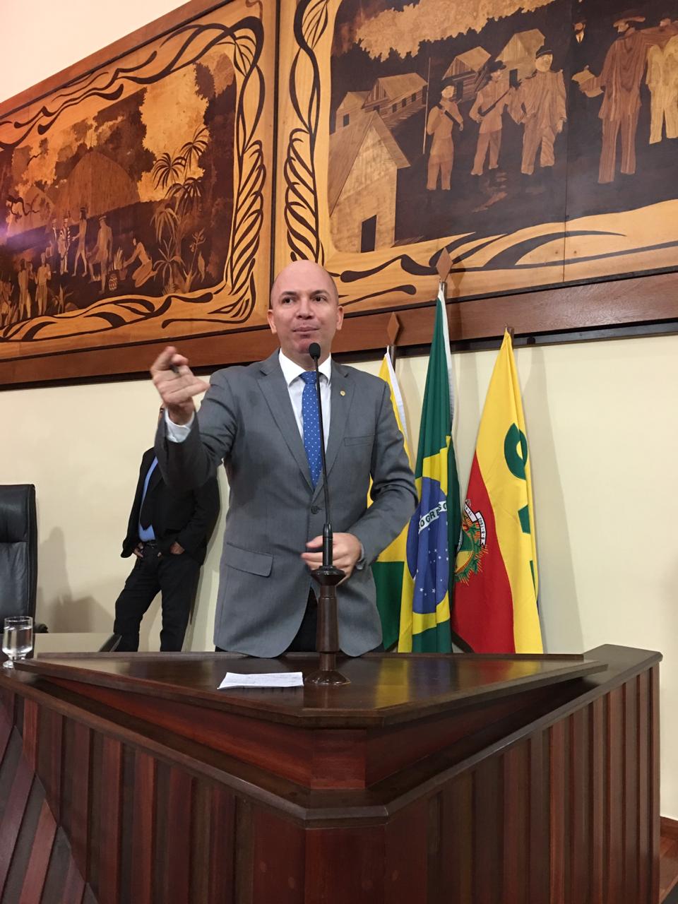 Gehlen Diniz cobra nomes de envolvidos em corrupção no governo