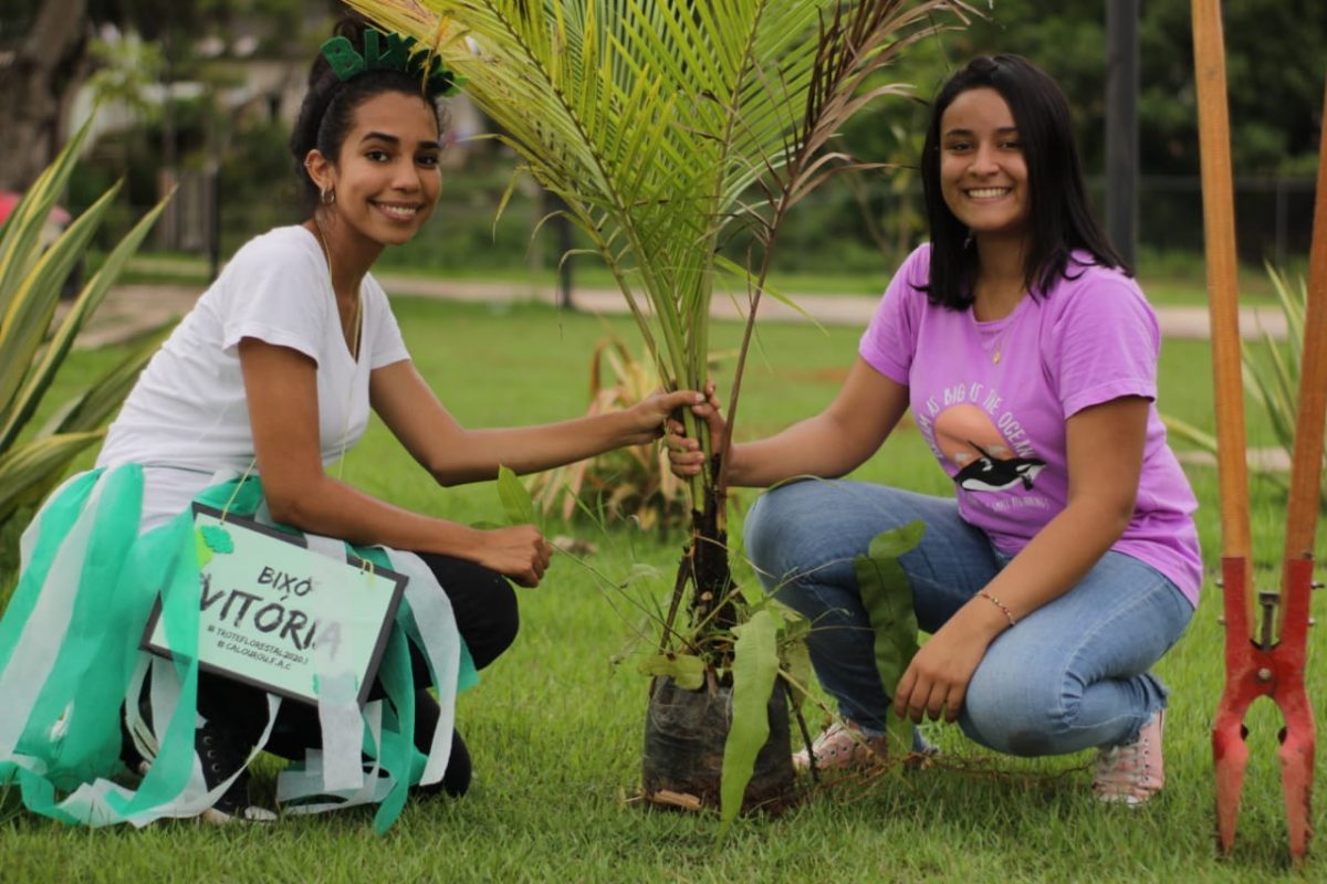 Governo apoia trote verde da Ufac com produção e plantio de mudas