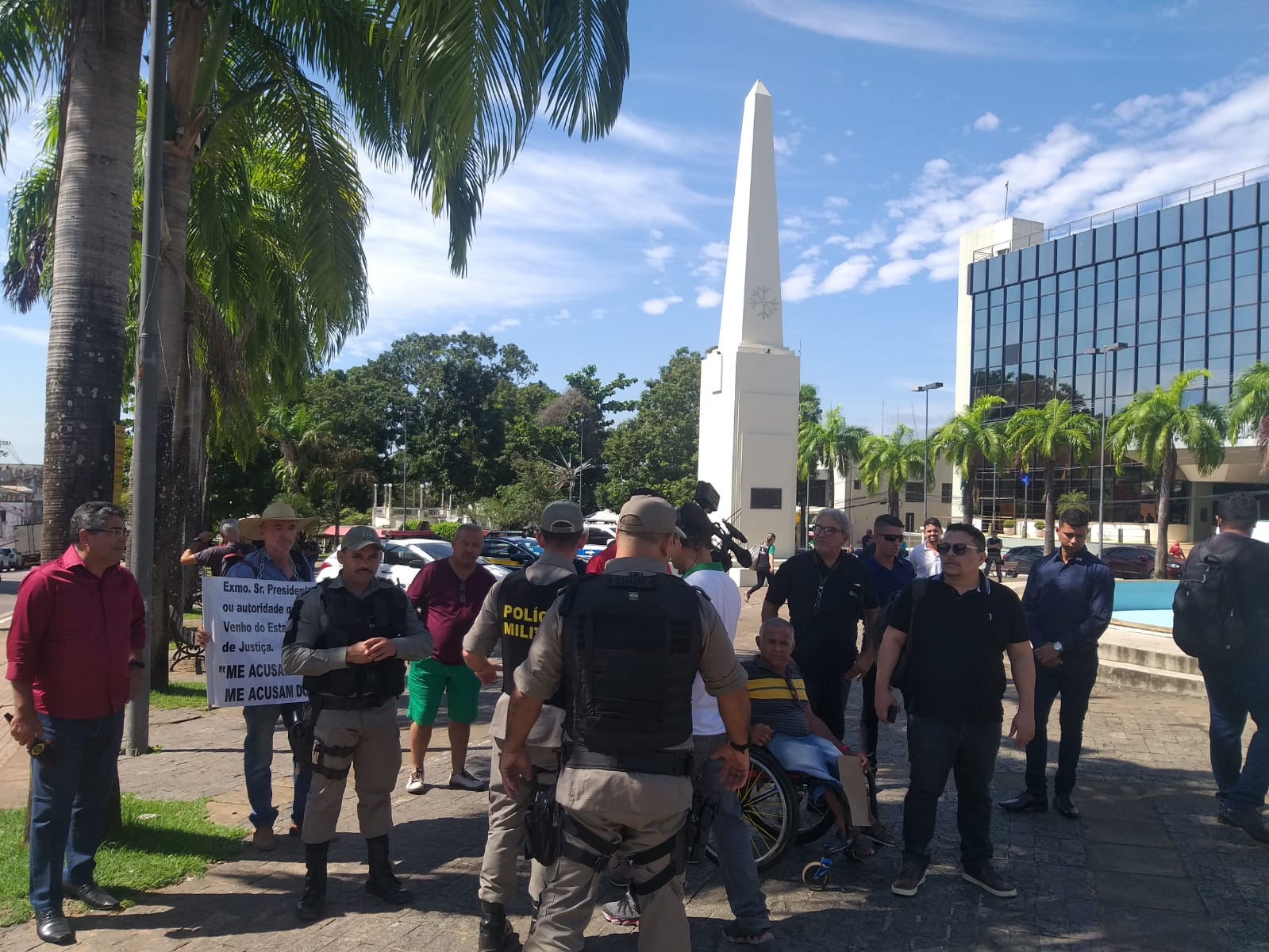 Hamilton Mourão atrasa mais de uma hora para reunião no Palácio com Gladson