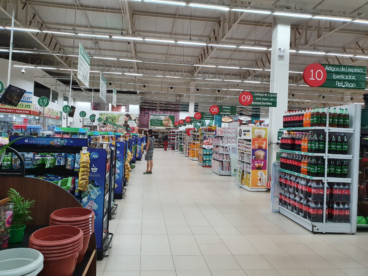 Um dia após tumultos, supermercados da Capital registram menos movimento