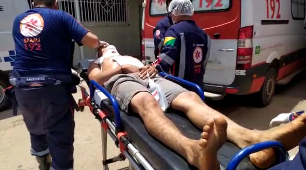 Jovem é baleado na cabeça e no peito por dupla em moto no Belo Jardim