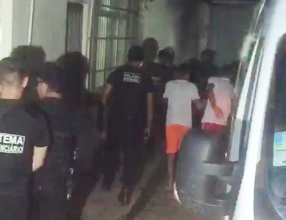Cerca de 40 detentos fazem buracos entre celas e tentam fugir de presídio em Rio Branco