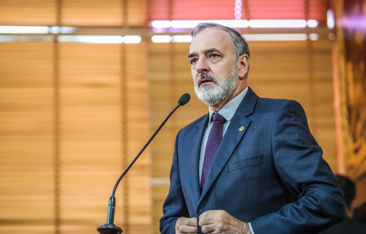 Tchê sugere que faculdades e escolas particulares reduzam preços de mensalidades