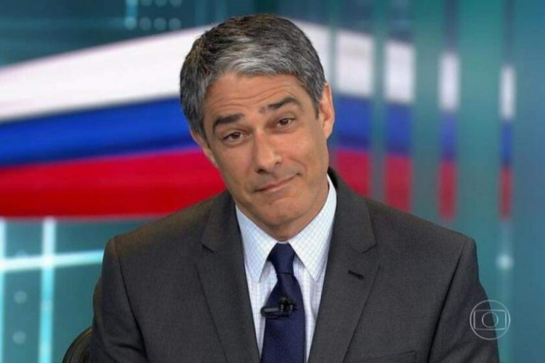 Vídeo: William Bonner viraliza na web ao “imitar” Bolsonaro no Jornal Nacional