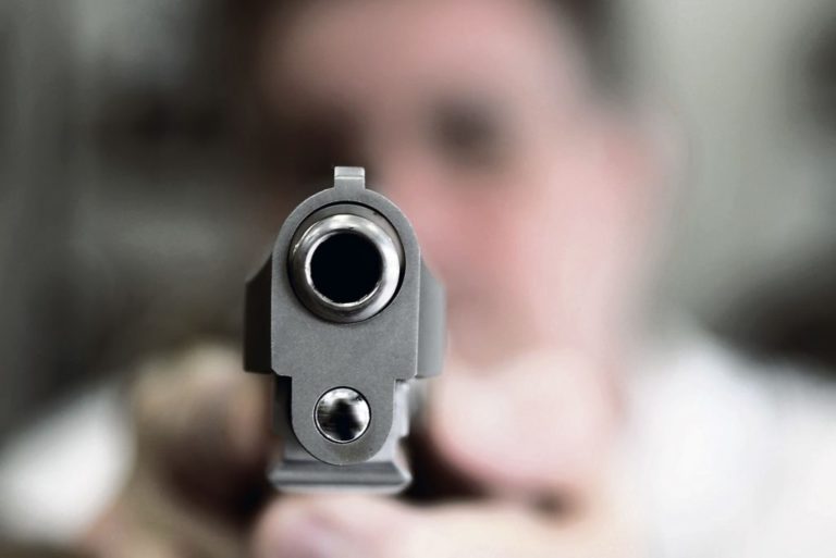 Intenso tiroteio entre facções criminosas assusta moradores do Residencial Rosa Linda