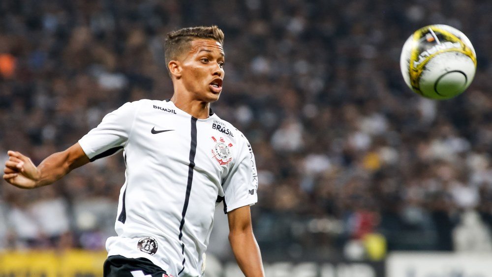 Corinthians anuncia a venda de Pedrinho para o Benfica; meia jogará o Paulistão
