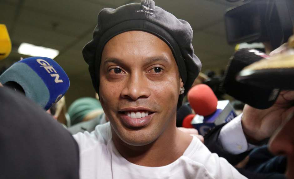 Justiça do Paraguai determina manutenção da prisão de Ronaldinho Gaúcho e irmão
