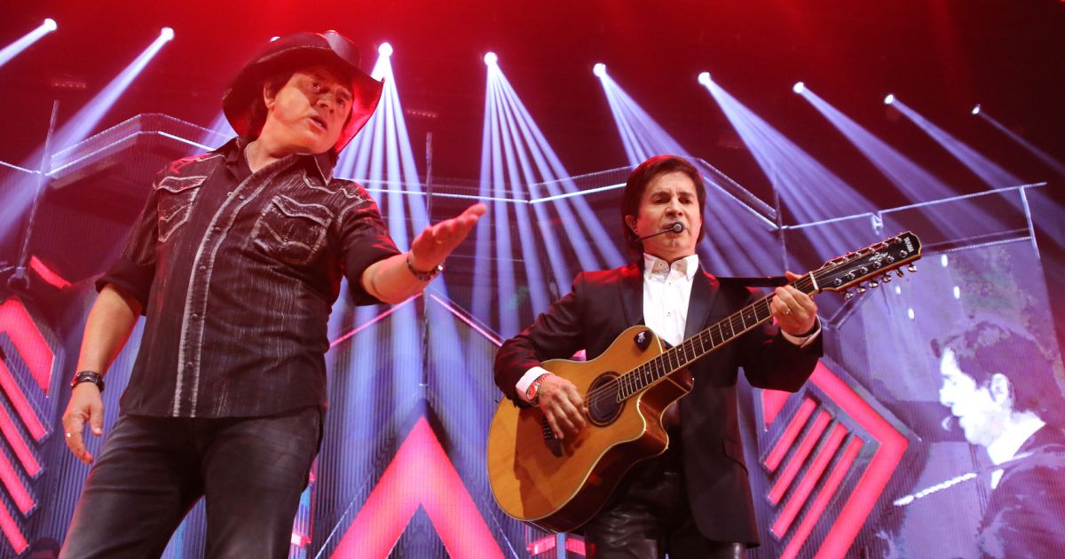 Veja ao vivo a live com show de Chitãozinho & Xororó