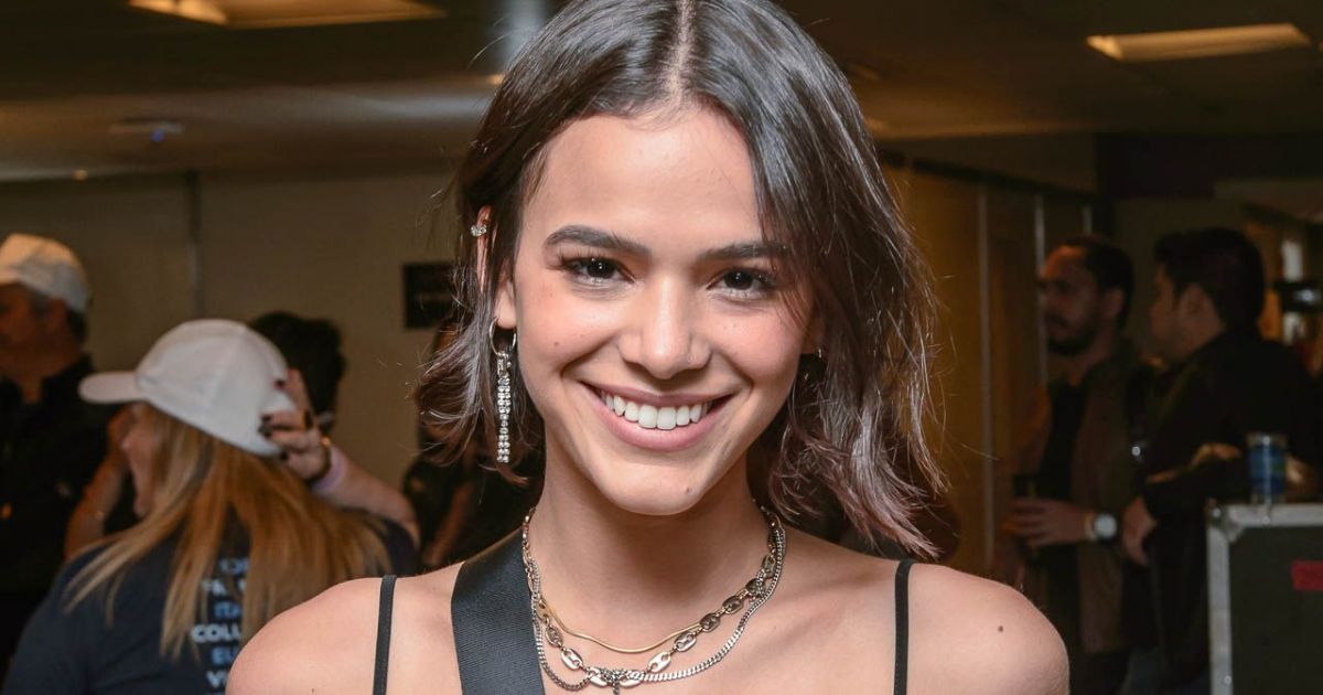 Bruna Marquezine rebate fã e diz que não é tão rica como se pensa