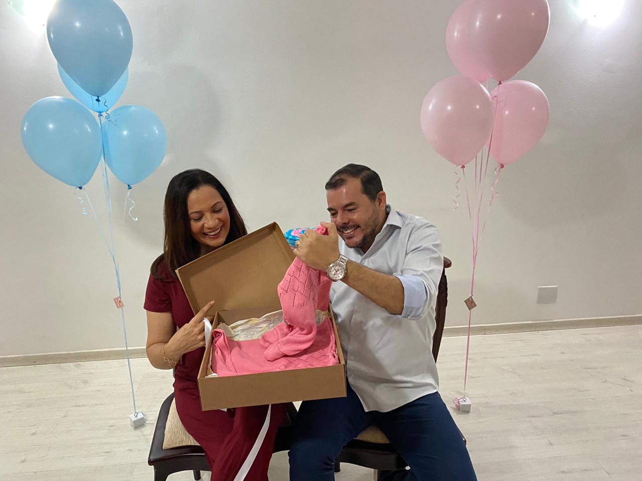 É menina! Senadora Mailza Gomes revela sexo do bebê em chá revelação