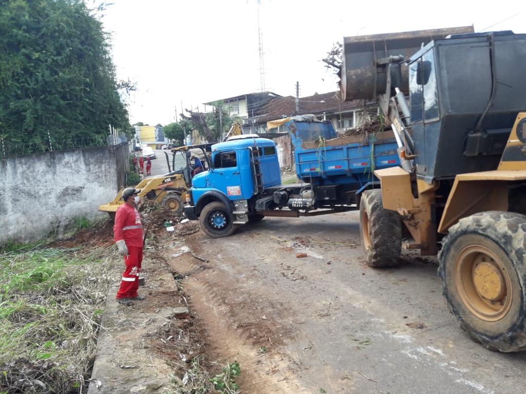 Prefeitura faz remoção de mais de 17 mil toneladas de entulhos das ruas de Rio Branco