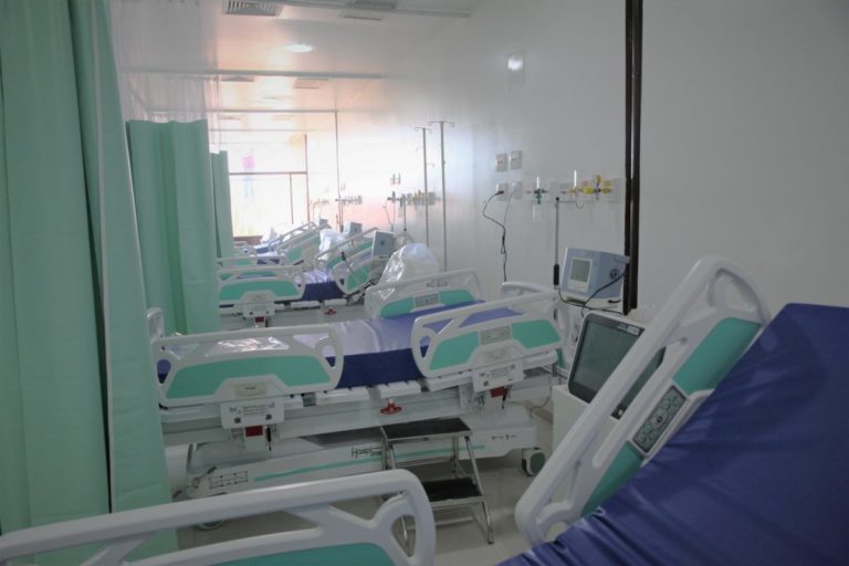 Parente de paciente internado com covid-19 diz que Into não tem sedativo; direção nega