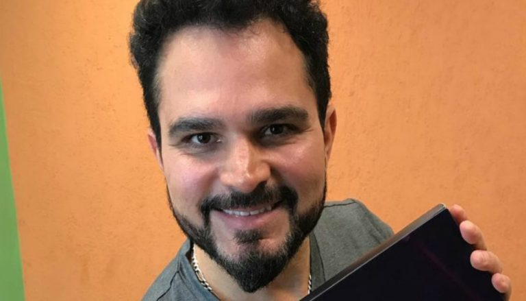 Luciano Camargo, após se assumir em rede nacional, terá primeiro trabalho separado de Zezé