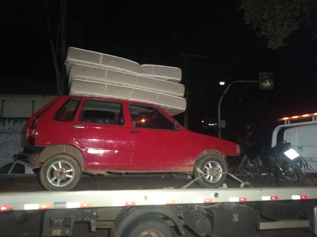 Pessoas são presas em flagrante furtando objetos em hotel abandonado na Capital
