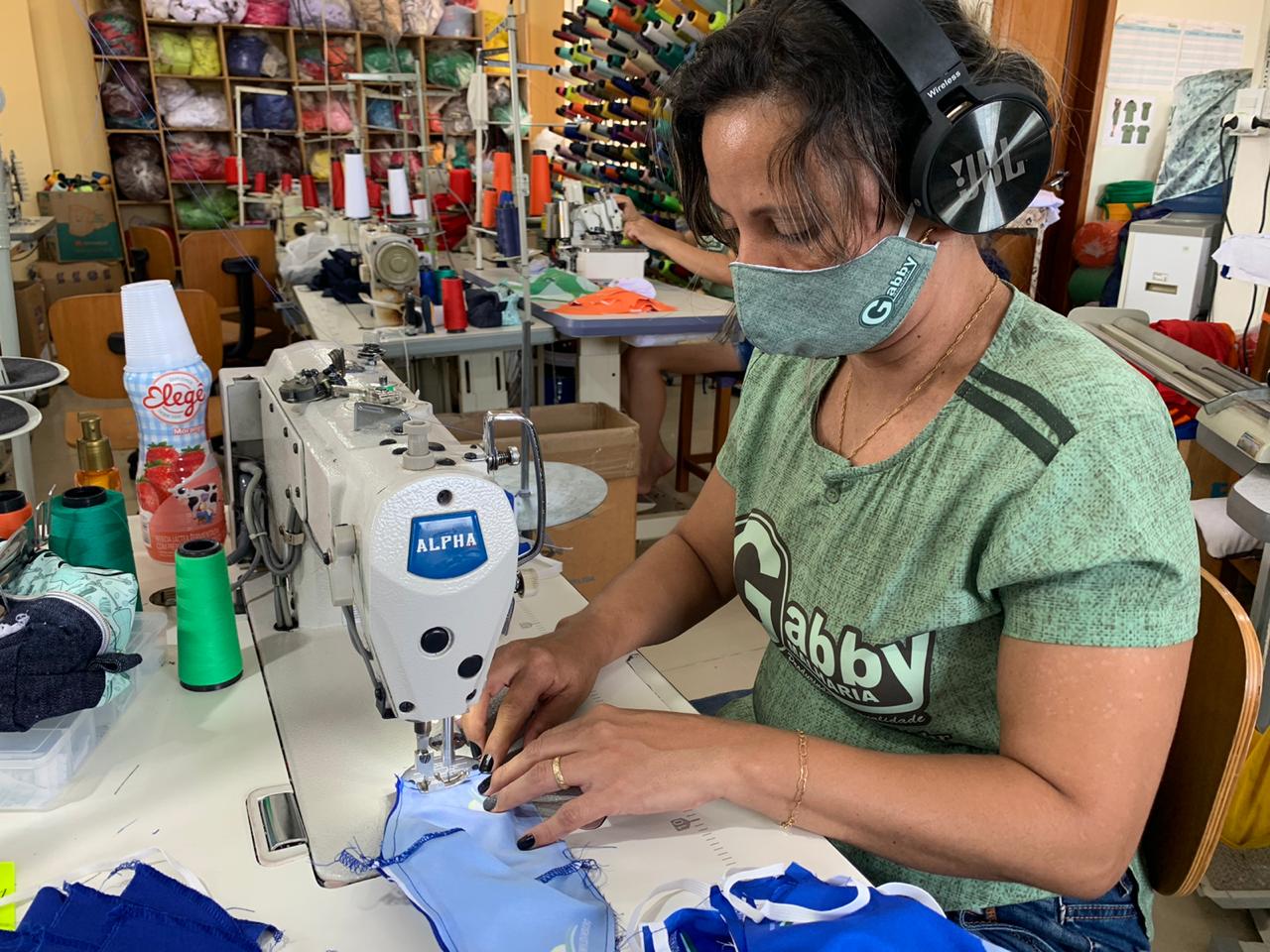 Malharia oferece máscaras e credencia costureiras autônomas em Rio Branco