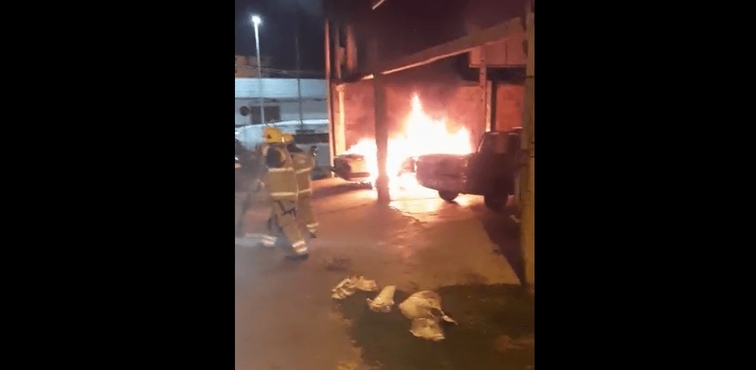 Vídeo: doente mental é suspeito de incendiar oficina no centro de Cruzeiro do Sul