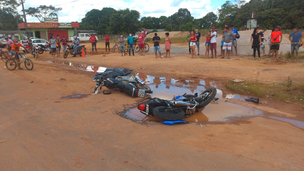 Um morre e outro fica ferido em acidente entre duas motos na manhã deste sábado