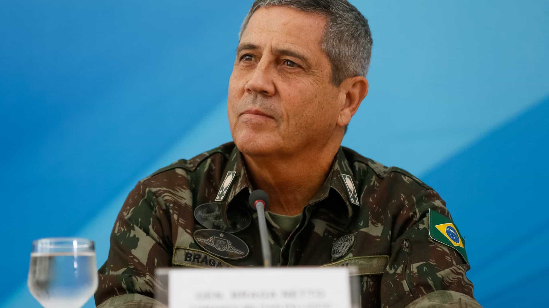 Militares do governo lançam plano de recuperação econômica sem ministro da Economia