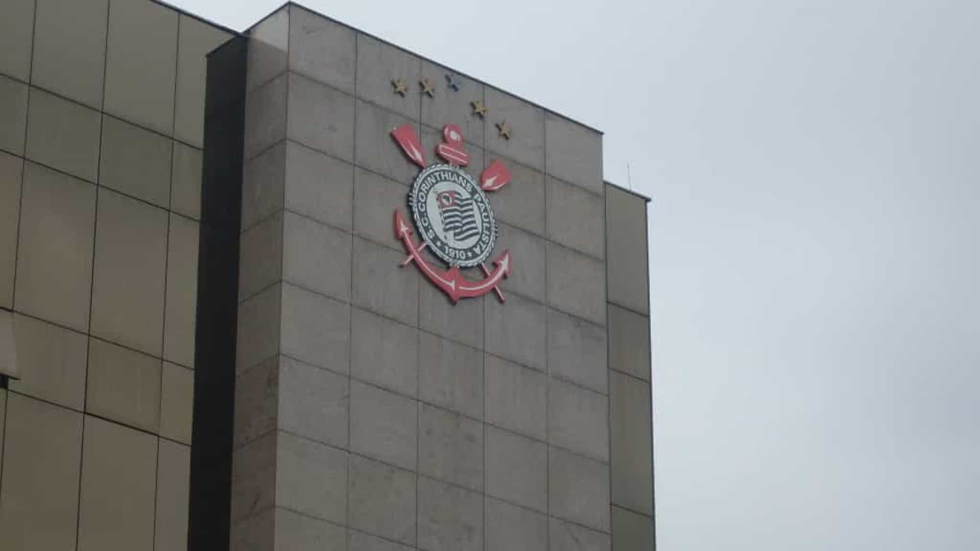 Sede do Corinthians fica sem luz por falta de pagamento