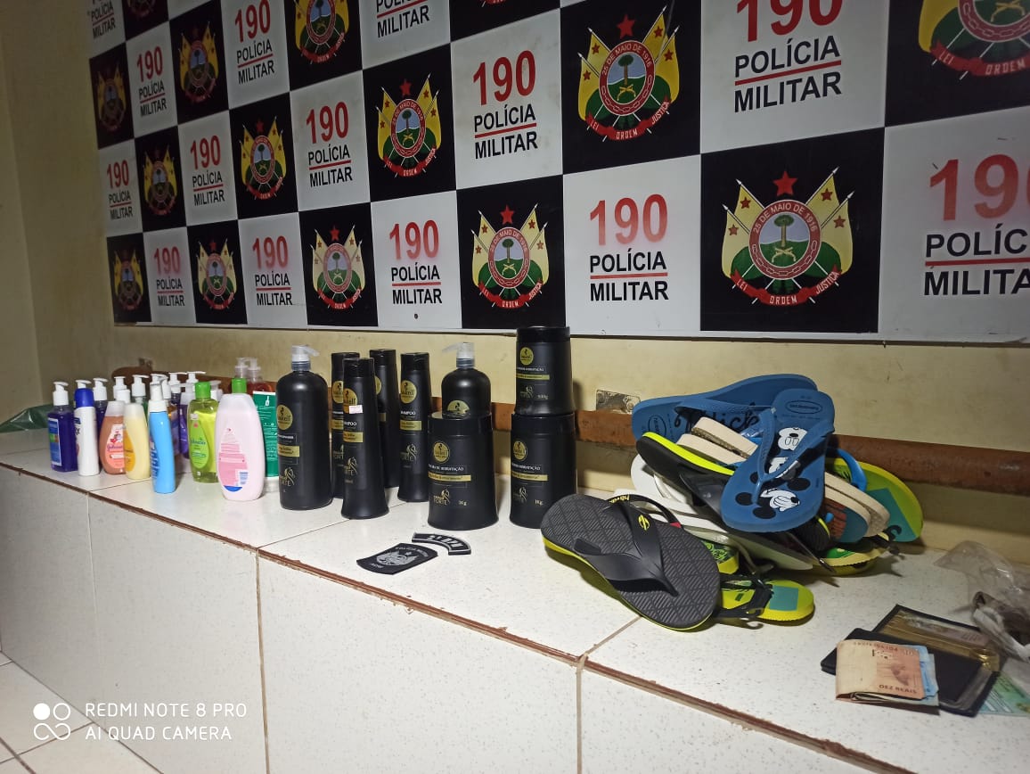 Irmãos são presos acusados de furtar produtos em farmácia na Via Chico Mendes