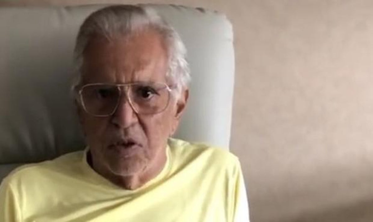 Ao vivo, Carlos Alberto vai aos prantos, revela que não fala com Silvio Santos e despenca com morte da filha: “Deus”