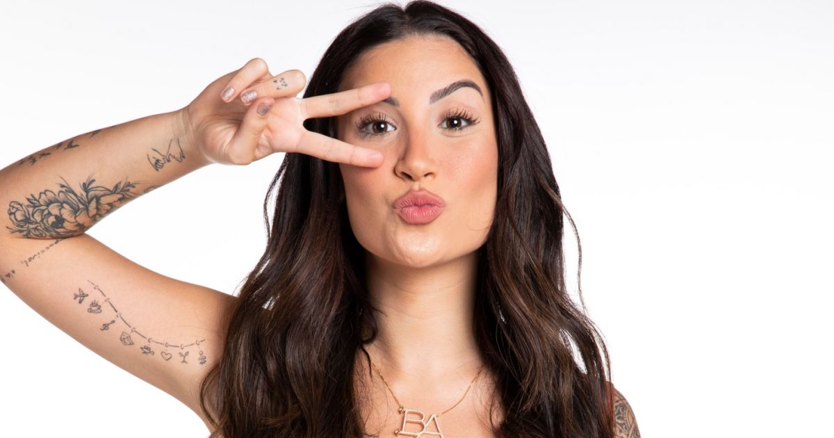 Ex-BBB Bianca Andrade compra casa de três andares com piscina: “Novo lar”