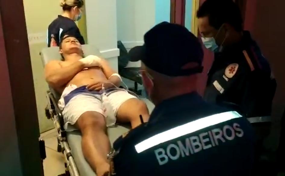 Homem tentar esfaquear irmão na frente da polícia e acaba baleado em Rio Branco