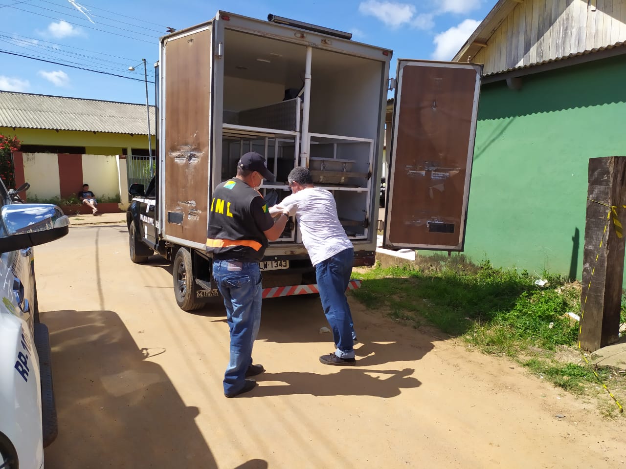 Na Sobral, homem é encontrado morto em calçada com corte profundo na cabeça