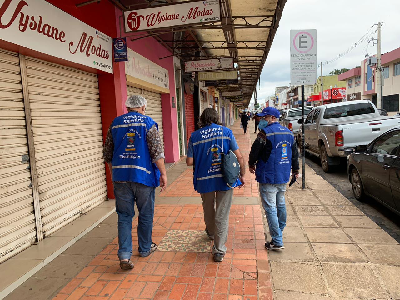 Operação da Prefeitura com apoio do CBMAC orienta comerciantes no Centro de Rio Branco