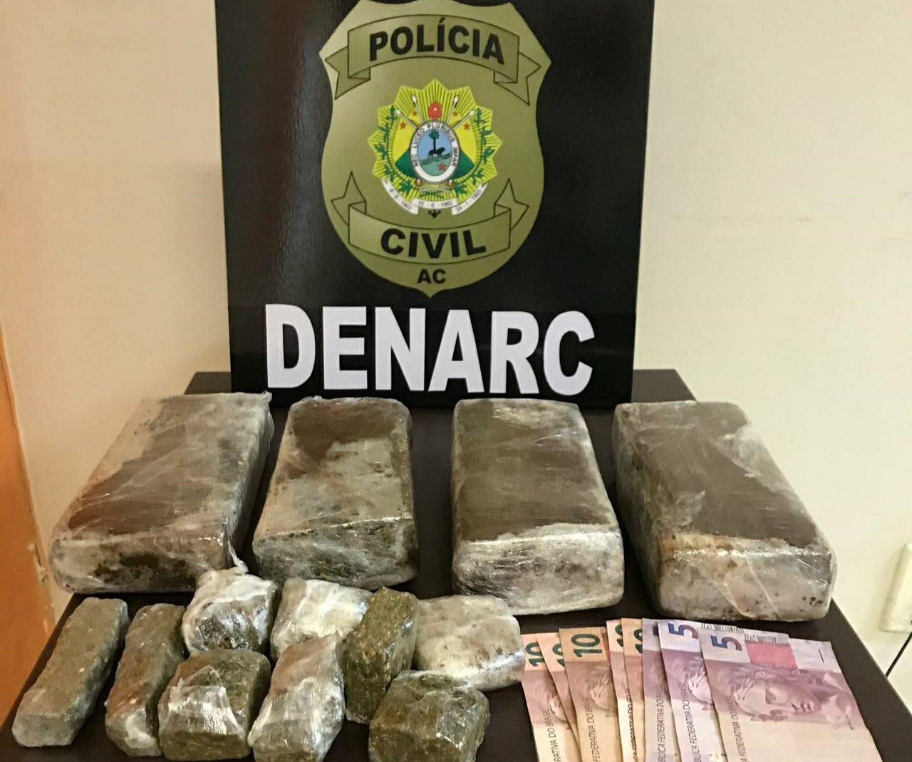 Vídeo: Após investigação, mulher é presa com 2 kg de maconha na rodoviária de Rio Branco