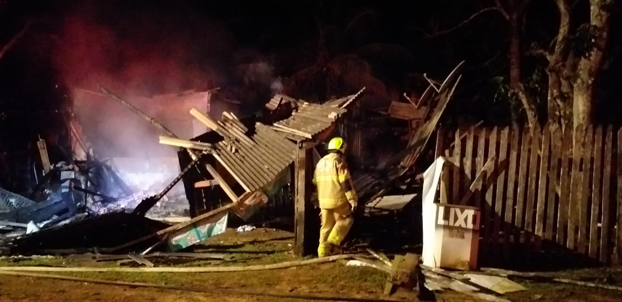 Mais um incêndio consome casa em Rio Branco; Bombeiros acreditam em ação criminosa